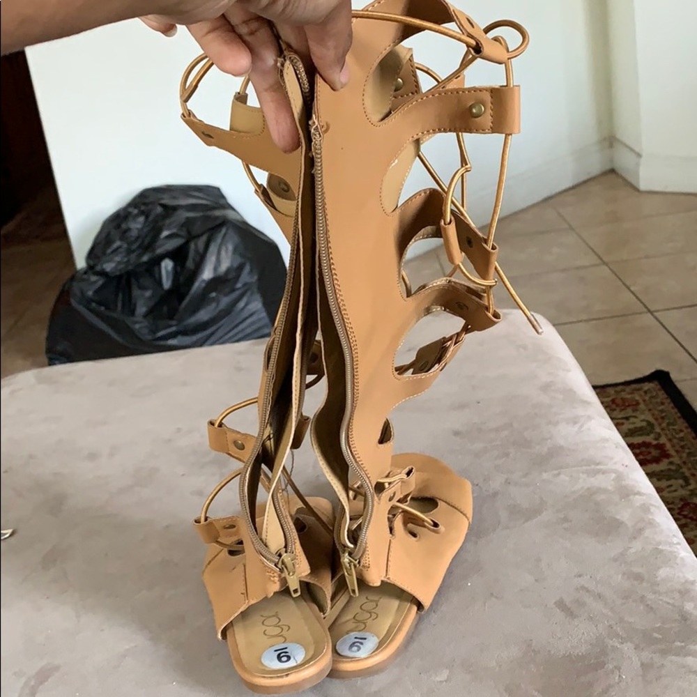 Sandals - Picture 2 of 4